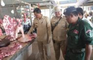 មន្ត្រីជំនាញខេត្ដចុះអប់រំណែនាំដល់អាជីវករជាអ្នកលក់សាច់ទាំងអស់ ត្រូវមានអូសត្រាពេទ្យសត្វជាដាច់ខាត!!
