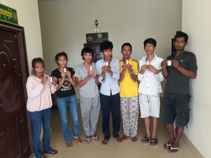 សមត្ថកិច្ចចុះបង្ក្រាបករណីជួញដូរគ្រឿងញៀននៅបឹងឈួកមុខពេទ្យលោកសង្ឃឃាត់ខ្លួនជនសង្ស័យ៧នាក់និងថ្នាំញៀនមួយចំនួន!