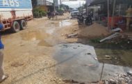 ប្រជាពលរដ្ឋរស់នៅឃុំសំរោងស្រុកចន្ទ្រា ខេត្តស្វាយរៀងសុំអោយអាជ្ញាធរនិងមន្ទីរជំនាញជួយមេីលផ្លូវខូចនេះផងទាន!!