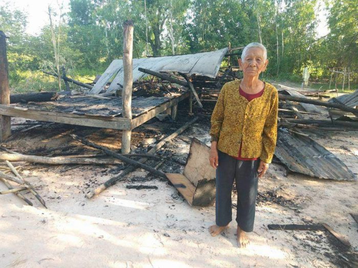 ដុតភ្លើងធួបនិងចង្កៀងទុកចោលត្រូវភ្លើងឆេះខ្ទេចគ្មានសល់ផ្ទះរបស់លោកយាយវ័យ៧៩ឆ្នាំម្នាក់!