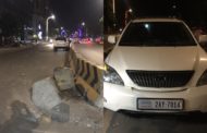 រថយន្ត Lexus RX330 បុករបាំងថ្មពុះចែកទ្រូងផ្លូវបាក់អស់២កង់រងការខូចខាតយ៉ាងដំណំ!!