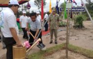 ឯកឧត្ដម សុខ លូ ដឹកនាំមន្ត្រីរាជការ អាជ្ញាធរ និងបងប្អូនប្រជាពលរដ្ឋ នាំយកកូនឈើ១៩០០ដើម ទៅដាំនៅព្រៃសហគមន៍​ក្បាលអូរក្រញ៉ាក