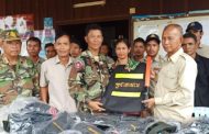 ពិធីប្រគល់ និងបំពាក់ឯកសណ្ឋានជូនប្រជាការពារភូមិ ក្រោមវត្តមានឯកឧត្តម ច័ន្ទ ណារឿង មេបញ្ជាការរងកងពលធំអន្តរាគមន៍លេខ៣!