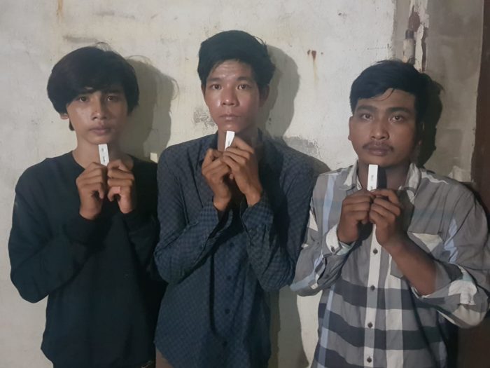 សមត្ថកិច្ចខណ្ឌសែនសុខឃាត់ខ្លួនជនសង្ស័យចំនួន០៣នាក់ពាក់ពន្ធ័ករណីប្រើប្រាស់គ្រឿងញៀន!