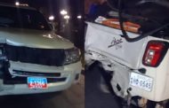 រថយន្តLand Cruiser ពាក់ស្លាកលេខខេមរភូមិន្ទ ពន្លះម៉ូតូកង់បីឥណ្ឌាហោះឡើងរងវង់មូលតាព្រុំខូចខាតយ៉ាងដំណំ!