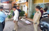 ពិតជាអាណោចអាធម៍ខ្លាំងណាស់!ស្រ្តីម្នាក់មិនស្រួលខ្លួនឲ្យកូនដឹកទៅពេទ្យ បែជាស្លាប់តាមផ្លូវទៅវិញ