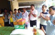 ក្រុមកាងារស្រុកចន្ទ្រា នាំយកថវិការនិងសំភារៈដែលជាអំណោយដ៏ថ្លៃថ្លារបស់ឯកឧត្តម មុឹង សំផន ប្រធានក្រុមការងារថ្នាក់កណ្តាលចុះជួយស្រុកចន្រ្ទានិងក្រុងបាវិតចូលរួមបុណ្យសព លោកយាយ សុខ ផោន !
