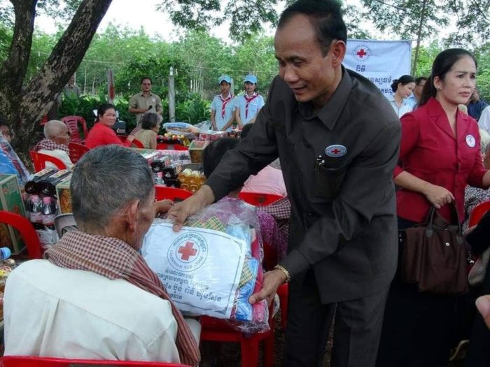 ប្រជាពលរដ្ឋក្រីក្រ ចាស់ជរា ជនពិកា ចំនួន២៨គ្រួសារ ទទួលបានអំណោយមនុស្សធម៌ពីសាខាកាកបាទក្រហមកម្ពុជាខេត្តមណ្ឌលគិរី