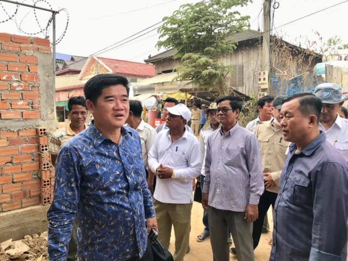 លោក អភិបាលខណ្ឌកំបូល ស្នើពលរដ្ឋសូមឲ្យចូលរួមសហការល្អ ជាមួយអាជ្ញាធរ ក្នុងការស្ថាបនាពង្រីកផ្លូវ ប្រវែង១៥០០ ម៉ែត្រ នៅច្រកចូលវត្តជន្លង់ម្លូ