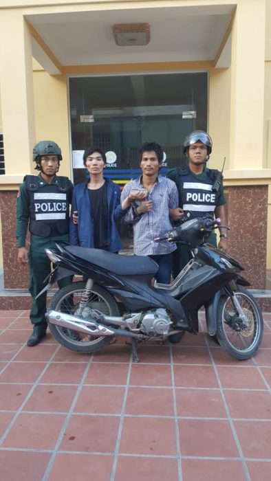 ជនសង្ស័យចំនួន ០២នាក់ត្រូវបានសមត្ថកិច្ចខណ្ឌសែនសុខឃាត់ខ្លួនករណីប៉ុនប៉ងលួច កាច់កម៉ូតូ!