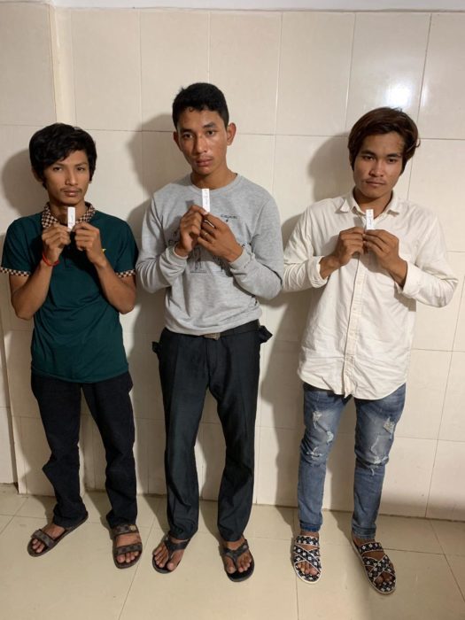 ជនសង្ស័យចំនួន០៣នាក់ត្រូវបានសមត្ថកិច្ចខណ្ឌសែនសុខឃាត់ខ្លួនករណីប្រើប្រាស់ដោយខុសច្បាប់នូវសារធាតុញៀន!!