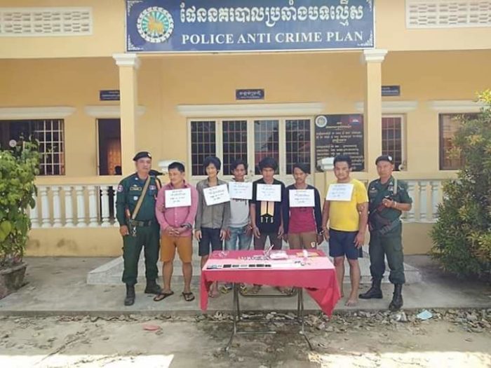 ឃាត់ខ្លួនជនសង្ស័យចំនួន ០៦នាក់មុខសញ្ញាជួញដូរ  និងប្រើប្រាស់គ្រឿងញៀន!
