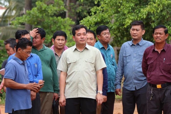 ពលរដ្ឋ​ក្នុង​ស្រុក​ស្ទឹងត្រង់​ អបអរសាទរចំពោះ អាជ្ញាធរដែលបាន​ផ្តល់​ផ្លូវ​បេតុង​ និង​ ផ្លូវ​ក្រាល​កៅស៊ូ​ ១​ខ្សែ​ ថ្មី​ទៀត​!