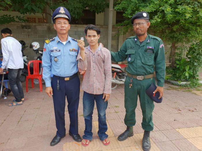 សមត្ថកិច្ចខណ្ឌសែនសុខឃាត់ខ្លួនជនសង្ស័យម្នាក់ពាក់ពន្ធ័និងករណីរក្សាទុកគ្រឿងញៀន!