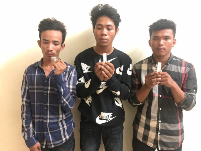 សមត្ថកិច្ចខណ្ឌសែនសុខឃាត់ខ្លួនជនសង្ស័យចំនួន០៣នាក់ពាក់ពន្ធ័ករណីគ្រឿងញៀន!
