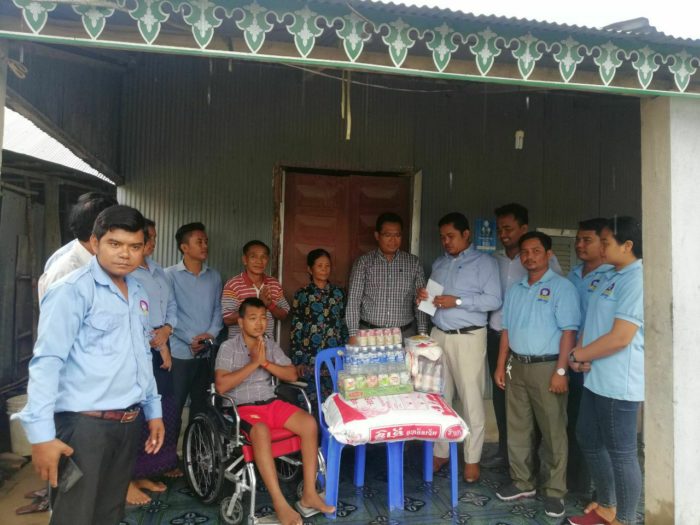 លោកជំទាវ រី សុភ័ក្រ ផ្តល់អំណោយមនុស្សធម៌ផ្តល់ជូនលោកយាយ ចាស់ជរាក្រីក្រ និងកុមារកំព្រា!
