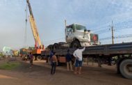រថយន្តកុងទីន័រមួយគ្រឿង បានក្រឡាប់ផ្ញារជើងទ្រមេឃធ្លាក់ទូកុងទីន័រទទឹងផ្លូវ!