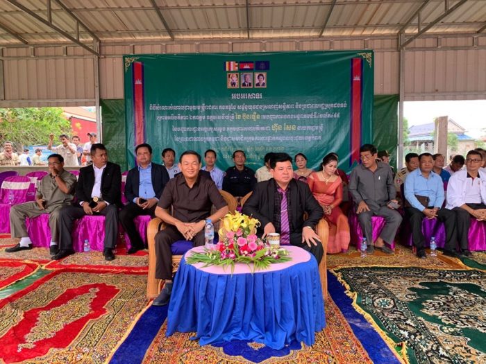 ពិធីសំណេះសំណាល ជាមួយមន្ត្រីរាជការ កងកម្លាំងប្រដាប់អាវុធ សម្ពន្ធយុវជនស្រលាញ់សន្តិភាព និងប្រជាពលរដ្ឋស្រុកដងទង់!