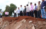 អភិបាលខេត្តកំពង់ចាម​ ចុះ​ពិនិត្យ​ស្ថានភាព​បាក់​ច្រាំង​ទន្លេ​ នៅ​ស្រុក​កោះសូទិន​!