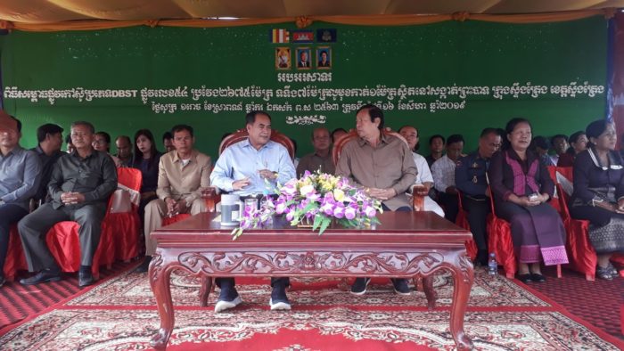 អាជ្ញាធរខេត្តស្ទឹងត្រែង ដាក់ឲ្យប្រើប្រាស់ជាផ្លូវការណ៍នូវផ្លូវកៅស៊ូប្រភេទ DBST១ខ្សែក្នុងក្រុងស្ទឹងត្រែង!