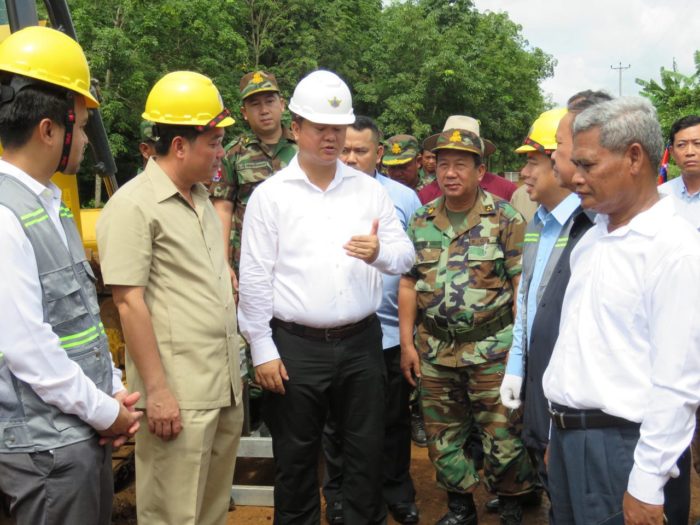 ពលរដ្ឋ​ក្នុង​ស្រុក​ចំការ​លើ​ អបអរសាទរ​ចំពោះ​រាជរដ្ឋាភិបាល​ ដែល​បាន​ផ្តល់​ផ្លូវ​កៅស៊ូ​១ខ្សែ​ ប្រវែង​១២គីឡូម៉ែត្រ​!