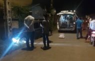 បេីករថយន្តមិនប្រយត្ន័ជ្រុលទៅបុកបង្គោលភ្លើងបណ្តាលឲ្យ ស្លាប់ភ្លាមៗនៅនិងកន្លែងកេីតហេតុ!