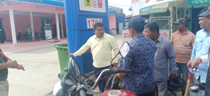 លោកកង វង ចៅសង្កាត់ចោមចៅទី១បានដឹកនាំកម្លាំងសង្កាត់ចោមចៅទី១ចុះសំអាតផ្លូវនិងរៀបចំសណ្ដាប់ធ្នាប់នៅតាមបណ្ដោយផ្លូវចោមចៅ(អតីតផ្លូវវេងស្រេង)