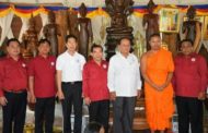 ឯកឧត្តមបណ្ឌិត ប៊ុត គឹមស៊ាន ប្រធានសាខាកាកបាទក្រហមកខេត្តបាត់ដំបងនាំអំណោយ កាកបាទក្រហមទៅចែកជួនប្រជាពលរដ្ឋទីទាល់ក្រ ចំនួន១៣១គ្រួសារ!
