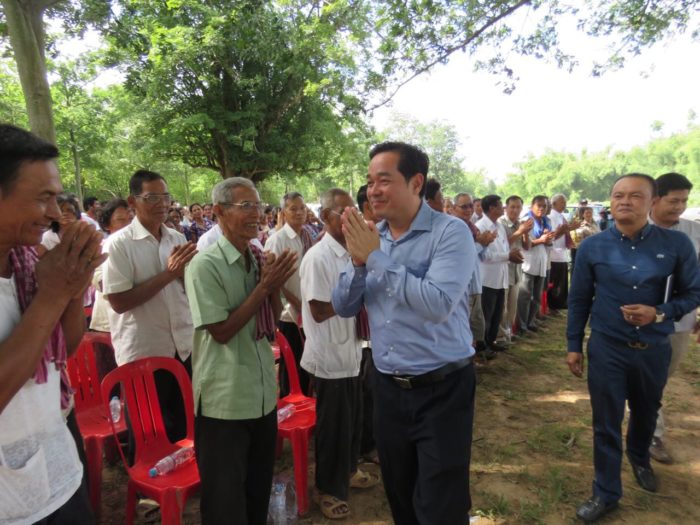 អាជ្ញាធរ​ខេត្តកំពង់ចាម​ បេីក​យុទ្ធនាការ​ចាក់​វ៉ាក់សាំង​ការពារ​ជម្ងឺ​ដល់​សត្វ​គោក្របី​ ជូនប្រជាពលរដ្ឋ​!