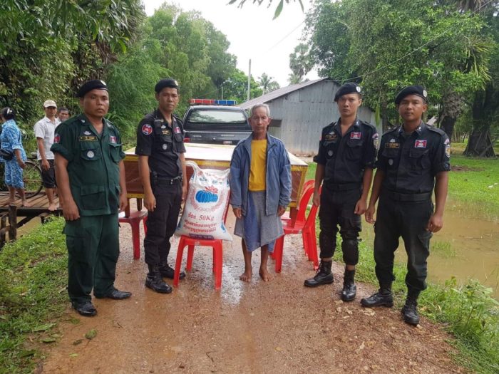 ​​អំ​​​​​​​​​​ណោ​យមឈូសលើកទី១៦១ត្រូវ​លោក​ឧត្តម​សេ​នីយ​ទោ​​​​​​​​​​​​​​​​​​​ ម៉ៅ ច័ន្ទមធុរិទ្ធ ផ្តល់ជូនគ្រួសារសពក្រីក្រ