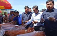 អាជ្ញាធរខេត្តកំពត រៀបចំពិធីបរិភោគសាច់ជ្រូក ក្រោមប្រធានបទ ពិសាសាច់ជ្រូក សុវត្ថិភាពខេត្តកំពត!