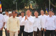 មេបញ្ជាការកងរាជអាវុធហត្ថរាជធានីភ្នំពេញ នាំទេយ្យទានប្រគេនព្រះសង្ឃចំនួន ០៣វត្ត!
