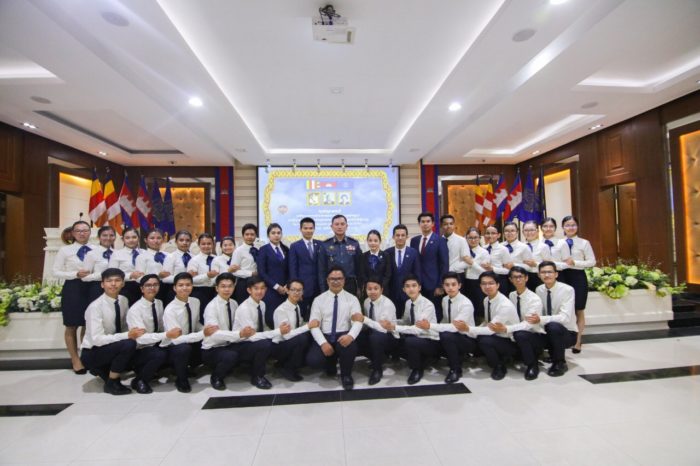 ប្រតិភូសមាគមនាវាយុវជនអាស៊ីអាគ្នេយ៍កម្ពុជា អញ្ជើញទស្សនកិច្ចសិក្សា នៅបញ្ជាការដ្ឋានកងរាជអាវុធហត្ថរាជធានីភ្នំពេញ!