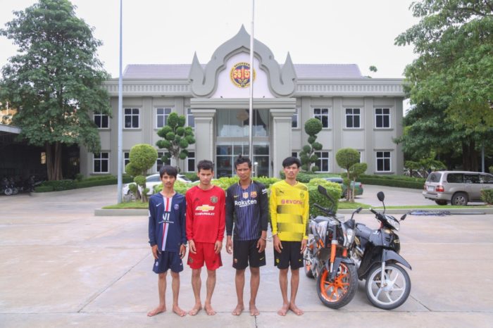 ធ្វើសកម្មភាពលួចគាស់ផ្ទះ ,លួចកាច់កម៉ូតូ យកលុយទិញគ្រឿងញៀនជក់ ត្រូវអាវុធហត្ថរាជធានីភ្នំពេញ ឃាត់ខ្លួនទាំងអ្នកលួច និងអ្នកជក់ចូលគុក ជាមួយគ្នា !
