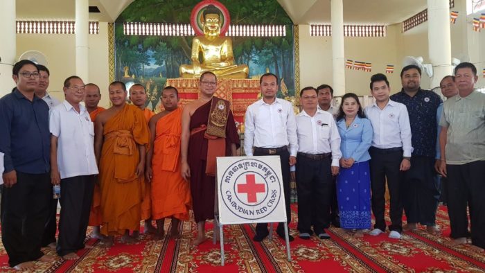 លោក ហែម ដារិទ្ធិ អភិបាលខណ្ឌ និងជាប្រធានកិត្តយសអនុសាខា បានអញ្ជើញដឹកនាំក្រុមការងារ ទៅទទួលទេយ្យទានសប្បុរសធម៌ ពីវត្តមួយ ចំនួន ក្នុងខណ្ឌពោធិ៍សែនជ័យ