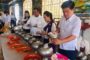 មេបញ្ជាការកងរាជអាវុធហត្ថរាជធានីភ្នំពេញ នាំទេយ្យទានប្រគេនព្រះសង្ឃចំនួន ០៣វត្ត!