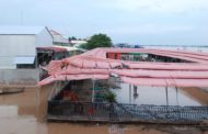 អាជ្ញាធរ​ប្រេីប្រាស់​សាឡង់៥គ្រឿង​ អូស​អាងហែលទឹកសិប្បនិមិត្ត ដាច់ខ្សែទេីនៅស្ពានកោះប៉ែន ចេញពីកន្លែងកើតហេតុហើយ!