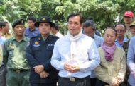 ពលរដ្ឋ​៣៣គ្រួសា​រ ត្រូវ​រុះរើ​ផ្ទះ​ជា​បន្ទាន់​ គេចចេញ​ពី​ការ​បាក់​ច្រាំង​ទន្លេ​ នៅ​ស្រុក​ស្រីសន្ធរ​ ទទួល​បាន​អំណោយ​ពីអភិបាលខេត្ត​កំពង់ចាម​!