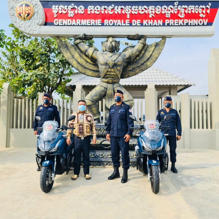 អាវុធហត្ថខណ្ឌព្រែកព្នៅ ទទួលអំណោយម៉ូតូ២គ្រឿង ពីអគ្គនាយកក្រុមហ៊ុន ទូ ពេជ្រ អ៊ិនវេសមិន ឯ.ក