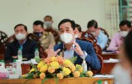អភិបាលខេត្ត​កំពង់ចាម ព្រមាន​ចាប់ខ្លួន​ប្រគល់ឱ្យ ACU ចំពោះ​មន្ត្រី​ណា​ស្តុក​ឯកសារ​ទុក​ដើម្បី​ដោះដូរ​ប្រយោជន៍​ពី​ប្រជាពលរដ្ឋ ក្នុង​ការងារ​សេវា​អត្រានុកូលដ្ឋាន