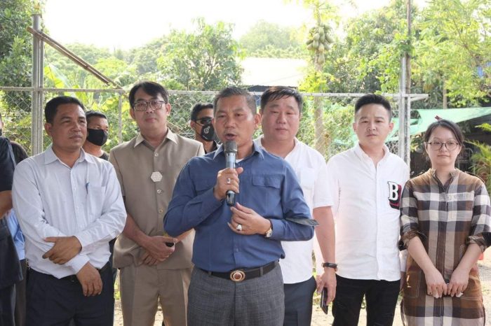 លោកឧត្តមសេនីយ៍ទោ សិទ្ធិ ឡោះ នាំយកអំណោយឯកឧត្តម ឧបនាយករដ្ឋមន្ត្រី កែ គឹមយ៉ាន និងលោកជំទាវ ទៅចែកជូនដល់កុមារកំព្រា ក្នុងឱកាសបុណ្យចូលឆ្នាំថ្មី!