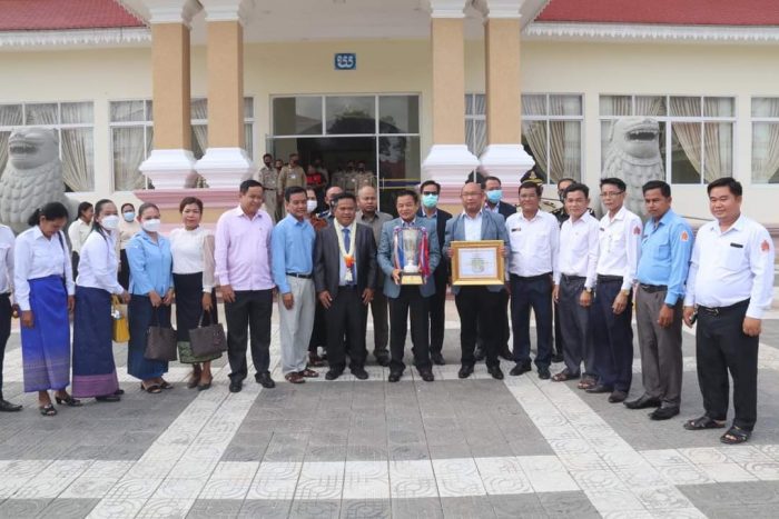 អបអរសាទរ​វិទ្យាល័យស្វាយរៀង ទទួលបានជ័យលាភីលេខ១ ពានរង្វាន់សម្ដេចតេជោ ហ៊ុន សែន សាលាស្អាតក្នុងក្របខណ្ឌទូទាំងប្រទេសក្នុងឆ្នាំសិក្សា២០២០-២០២១