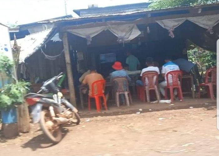 ល្បែងសុីសងជល់មាន់តាមអនឡាញ ភូមិក្រញួងសែនជ័យ ឃុំក្រញួងសែនជ័យ ស្រុកស្នួល សង្ស័យអាជ្ញាធរមានសមត្ថកិច្ចបើកភ្លើងខៀវទើបមិនហ៊ានបង្រាប!
