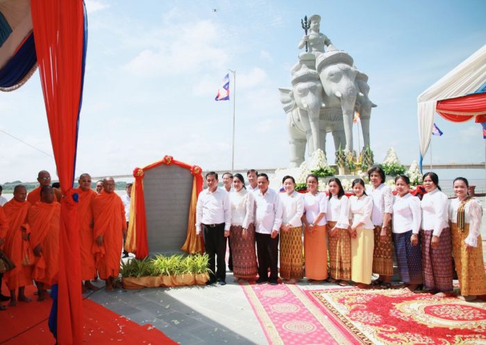 រដ្ឋបាលខេត្ត​កំពង់ចាម រៀបចំ​ពិធី​អភិសេក រូបសំណាក ព្រះឥន្ទ្រ​គង់​លើ​ដំ​រីឯរ​វ័​ណ​ ​ក្រោយពី​បាន​តម្កល់ទុក នៅ​ចំណុច​លើ​សួនច្បារ​មាត់ទន្លេ ក្នុង​សង្កាត់​កំពង់ចាម ក្រុង​កំពង់ចាម
