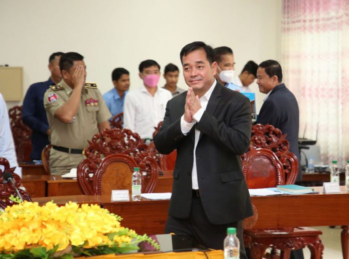 អភិបាលខេត្តកំពង់ចាម បញ្ជាឱ្យមន្ត្រីជំនាញពាក់ព័ន្ធចុះពិនិត្យបន្ទាន់រោងម៉ាស៊ីនមួយកន្លែងនៅសង្កាត់បឹងកុក ដែលធ្វើអាជីវកម្មប៉ះពាល់ដល់ប្រជាពលរដ្ឋ