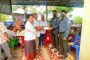 អាជ្ញាធរខេត្តស្វាយរៀង លែងកូនត្រីចម្រុះពណ៌ចំនួន១ម៉ឺនក្បាល នៅស្រះទឹក ក្នុងបរិវេណរមណីដ្ឋានប្រាសាទព្រៃបាសាក់ នៅស្រុកស្វាយជ្រំ