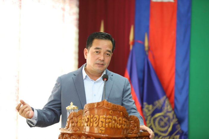 ឯកឧត្តម អ៊ុន ចាន់ដា អភិបាលខេត្តកំពង់ចាម បានថ្លែងថា ការគ្រប់គ្រងមន្ត្រី ត្រូវចេះអោបក្រសោប អប់រំណែនាំ មិនត្រូវប៉ះដៃ យកដៃ ប៉ះជេីងយកជេីងនោះទេ