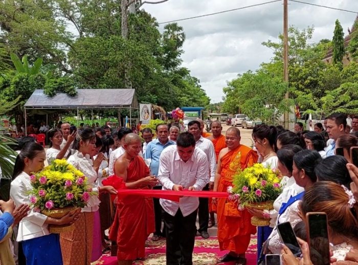 ព្រះយសសិរី វង្សា អ៊ុក ឫទ្ធី ព្រះចៅអធិការមណ្ឌលវិបស្សនាធុរៈ វត្តក្រញូង បានផ្តួចផ្តើធ្វើពិធីបុណ្យផ្កាមហាសាមគ្គី និងបុណ្យឆ្លងសមិទ្ធិផលនានា នៅក្នុងមណ្ឌលវិបស្សនាធុរៈ វត្តក្រញូង ស្ថិតនៅភូមិក្រញូង ឃុំមុខដា!