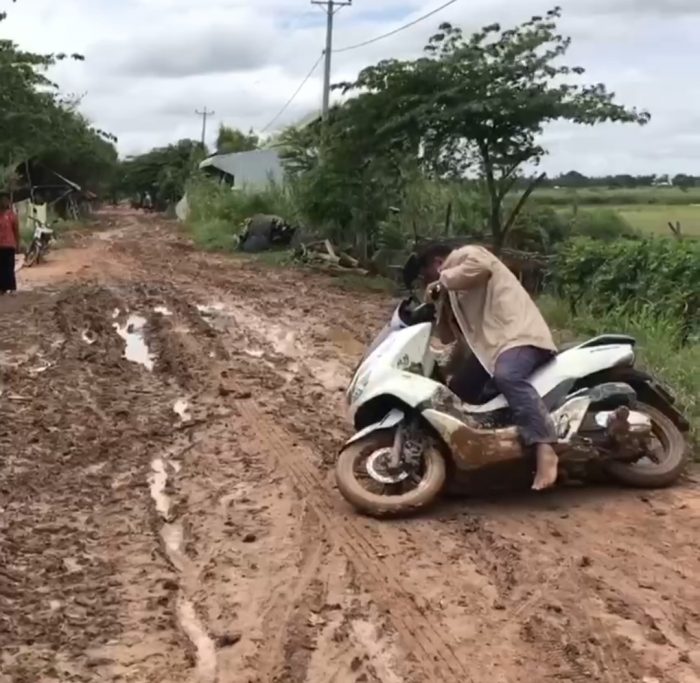 មិនមែនផ្លូវទៅផ្ទះម៉ែក្មេកទេ! គឺផ្លូវទំនប់៣៨ ក្នុងស្រុកកោះធំទេតើ!