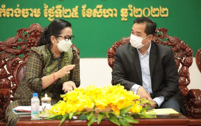 ថ្នាក់ដឹកនាំ​ក្រសួង​សេដ្ឋកិច្ច និង​ហិរញ្ញវត្ថុ និង​រដ្ឋបាល​ខេត្តកំពង់ចាម រៀបចំ​ពិធី​សំណេះសំណាល ជាមួយ​បុគ្គលិក មន្ត្រីរាជការ​ចូលនិវត្តន៍